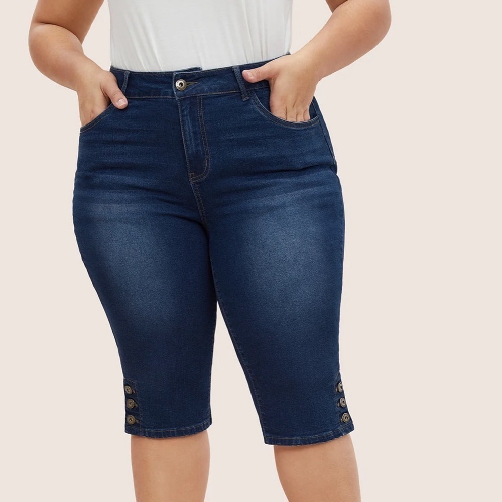 BloomChic Plus Size 2XL High stretch Dark Wash Button Hem Cropped Jeans us16